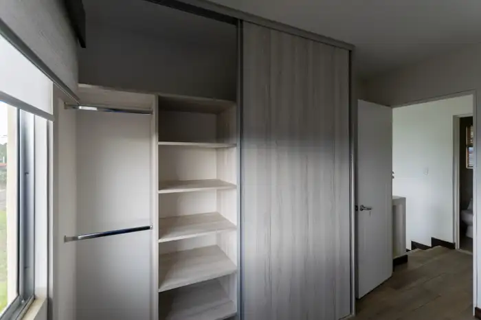 Closet empotrado en habitación principal